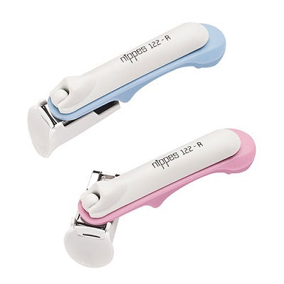 CARE FOR THE SMALLEST Every mother and father knows how painful baby fingernails can be - no wonder, since the little ones can't yet control their fingers perfectly. So you can get a few scratches while cuddling. This nail clipper is particularly suitable for the important trimming of baby nails. Easy to use, with a swivel head and safety cap in front of the blades, so that only what needs to be cut is cut off. Length: 60 mm. Of course, premium quality from Nippes